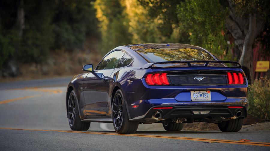  Ford Mustang EcoBoost Fastback 2017 года  (NA) (фото 4 из 13)